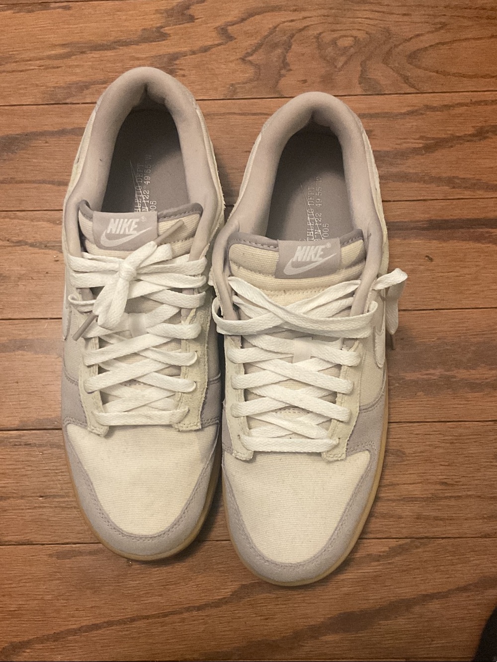 Nike Low-Top Sneakers in Light Gray and White